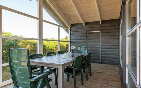 Rink - 150M from the Sea: Huis, Woongebied, Huis, Verblijf, Dak, Land Lot, Siding, Tuin, Landgoed, Gazon