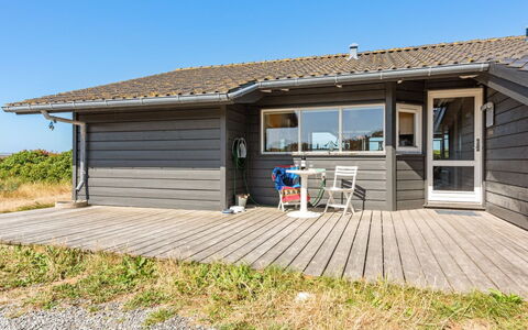 Rink - 150M from the Sea: Huis, Woongebied, Huis, Verblijf, Dak, Land Lot, Siding, Tuin, Landgoed, Gazon