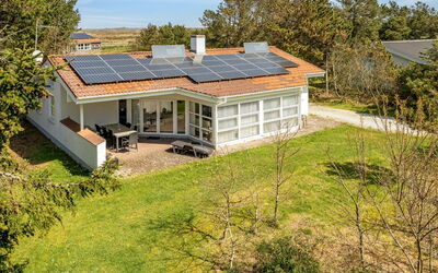 Leoni - 500M from the Sea