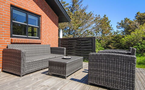 Duco - 300M from the Sea: Dak, Huis, Huis, Verblijf, Deur, Siding, Dek, Veranda, Plank, Hardwood