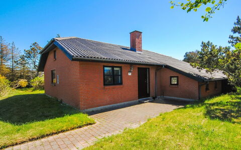 Duco - 300M from the Sea: Dak, Huis, Huis, Verblijf, Deur, Siding, Dek, Veranda, Plank, Hardwood
