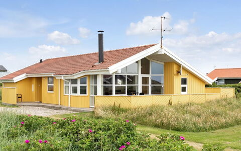 Ritte - 200M from the Sea: Hout, Huis, Veranda, Dek, Hardwood, Dak, Beits, Houten Vloer, Eco Hotel