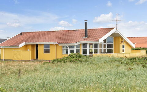 Ritte - 200M from the Sea: Hout, Huis, Veranda, Dek, Hardwood, Dak, Beits, Houten Vloer, Eco Hotel