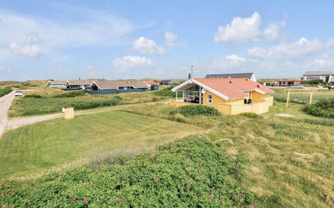 Ritte - 200M from the Sea: Hout, Huis, Veranda, Dek, Hardwood, Dak, Beits, Houten Vloer, Eco Hotel