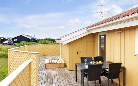 Ritte - 200M from the Sea: Hout, Huis, Veranda, Dek, Hardwood, Dak, Beits, Houten Vloer, Eco Hotel