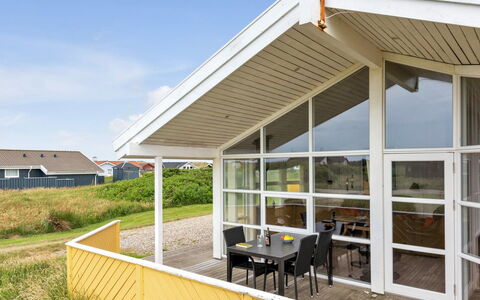 Ritte - 200M from the Sea: Hout, Huis, Veranda, Dek, Hardwood, Dak, Beits, Houten Vloer, Eco Hotel
