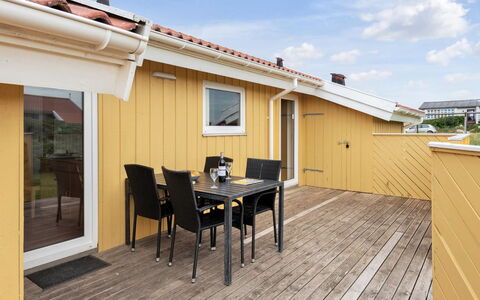 Ritte - 200M from the Sea: Hout, Huis, Veranda, Dek, Hardwood, Dak, Beits, Houten Vloer, Eco Hotel