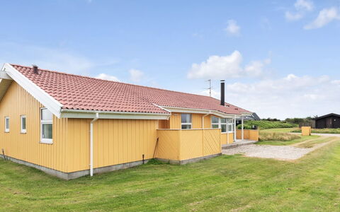 Ritte - 200M from the Sea: Hout, Huis, Veranda, Dek, Hardwood, Dak, Beits, Houten Vloer, Eco Hotel