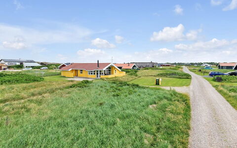 Ritte - 200M from the Sea: Hout, Huis, Veranda, Dek, Hardwood, Dak, Beits, Houten Vloer, Eco Hotel