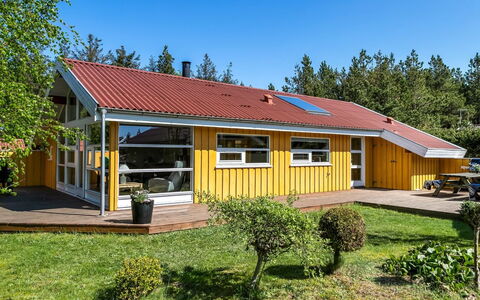 Vetle - 2.8Km from the Sea: Dak, Huis, Huis, Verblijf, Siding, Landgoed, Oprit, Garden Gebouwen, Werf, Schuur