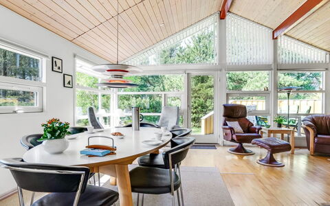 Vetle - 2.8Km from the Sea: Dak, Huis, Huis, Verblijf, Siding, Landgoed, Oprit, Garden Gebouwen, Werf, Schuur