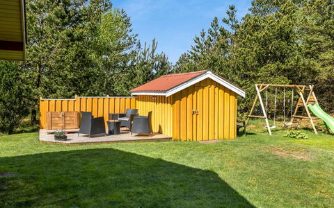 Vetle - 2.8Km from the Sea: Dak, Huis, Huis, Verblijf, Siding, Landgoed, Oprit, Garden Gebouwen, Werf, Schuur