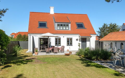 Shiva - 300M from the Sea: Dak, Huis, Deur, Verblijf, Schaduw, Siding, Werf, Landgoed, Backyard