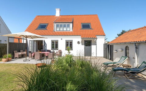 Shiva - 300M from the Sea: Dak, Huis, Deur, Verblijf, Schaduw, Siding, Werf, Landgoed, Backyard