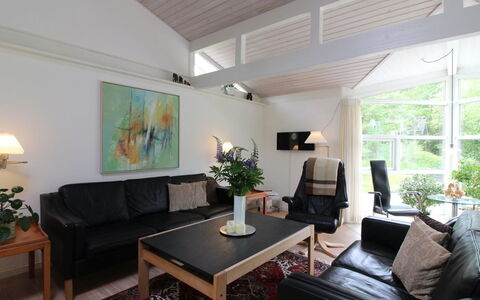 Seraphina - 2Km from the Sea: Meubilair, Interieur Ontwerp, Flooring, Hout, Plafond, Verdieping, Bankstel, Woonkamer, Houten Vloer, Verlichting