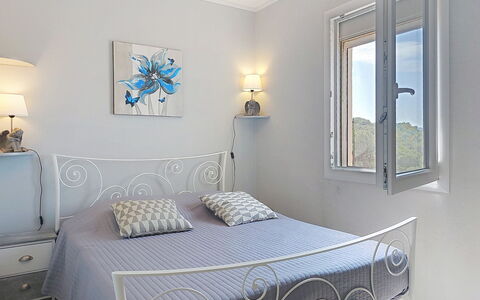 Le Verdon: Meubilair, Bed, Slaapkamer, Interieur Ontwerp, Bedding, Laken, Verdieping, Flooring, Linens, Huis