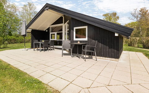 Frimanda - 200M from the Sea: Flooring, Muur, Verdieping, Interieur Ontwerp, Hout, Plafond, Houten Vloer, Verlichting, Meubilair, Laminaatvloer