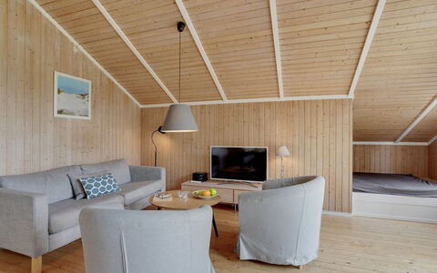 Frimanda - 200M from the Sea: Flooring, Muur, Verdieping, Interieur Ontwerp, Hout, Plafond, Houten Vloer, Verlichting, Meubilair, Laminaatvloer