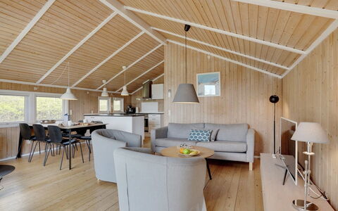 Frimanda - 200M from the Sea: Flooring, Muur, Verdieping, Interieur Ontwerp, Hout, Plafond, Houten Vloer, Verlichting, Meubilair, Laminaatvloer