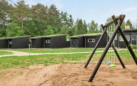 Frimanda - 200M from the Sea: Flooring, Muur, Verdieping, Interieur Ontwerp, Hout, Plafond, Houten Vloer, Verlichting, Meubilair, Laminaatvloer