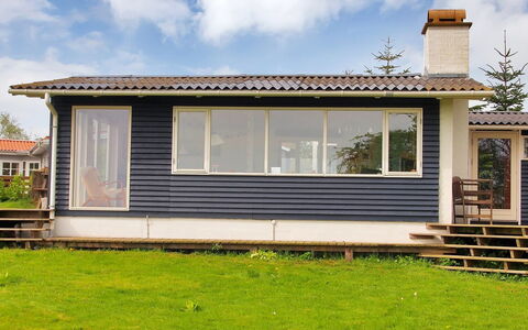Hoimar - 400M from the Sea: Dak, Huis, Huis, Verblijf, Deur, Siding, Dek, Veranda, Plank, Hardwood