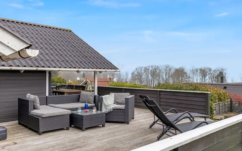 Hera - 200M from the Sea: Plantengemeenschap, Zonlicht, Kruidachtige Plant, Tuin, Plantage, Landbouw, Boerderij