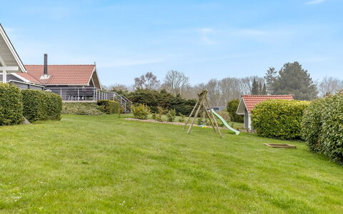 Hera - 200M from the Sea: Plantengemeenschap, Zonlicht, Kruidachtige Plant, Tuin, Plantage, Landbouw, Boerderij