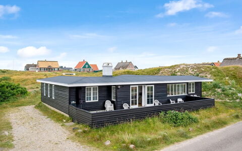 Jamie - 200M from the Sea: Plafond, Flooring, Interieur Ontwerp, Verdieping, Samengesteld Materiaal, Meubilair, Toevlucht, Hotel, Ontwerp, Daylighting