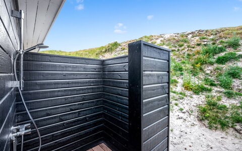 Jamie - 200M from the Sea: Plafond, Flooring, Interieur Ontwerp, Verdieping, Samengesteld Materiaal, Meubilair, Toevlucht, Hotel, Ontwerp, Daylighting