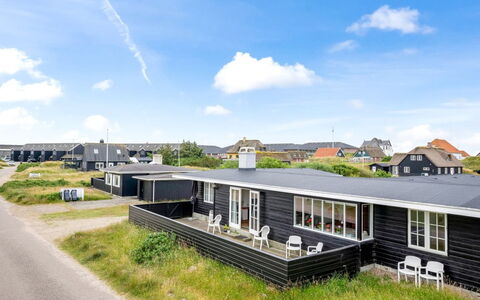 Jamie - 200M from the Sea: Plafond, Flooring, Interieur Ontwerp, Verdieping, Samengesteld Materiaal, Meubilair, Toevlucht, Hotel, Ontwerp, Daylighting