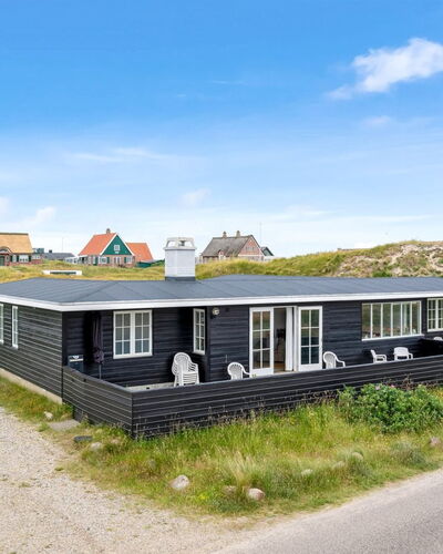 Jamie - 200M from the Sea
