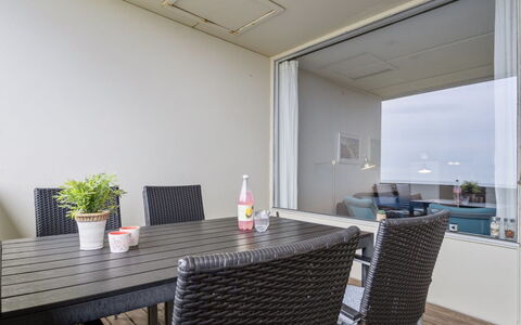 Edelina - 50M from the Sea: Gebouw, Huis, Venster, Huis, Dak, Woongebied, Struik, Verblijf, Land Lot