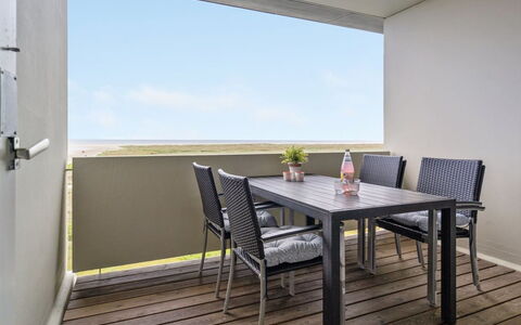 Edelina - 50M from the Sea: Gebouw, Huis, Venster, Huis, Dak, Woongebied, Struik, Verblijf, Land Lot