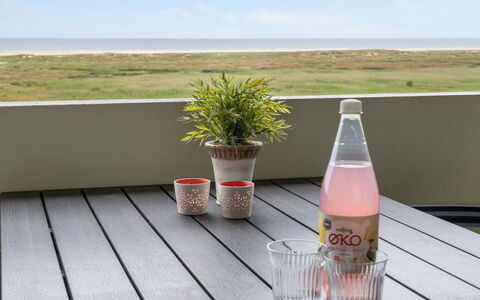 Edelina - 50M from the Sea: Gebouw, Huis, Venster, Huis, Dak, Woongebied, Struik, Verblijf, Land Lot