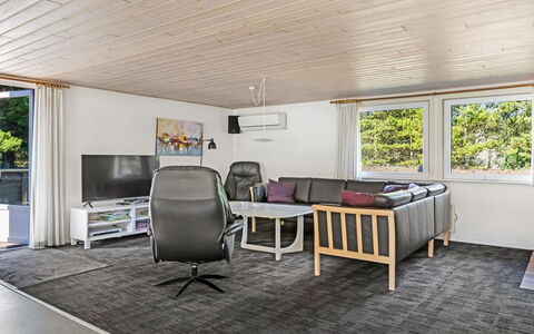 Maija - 1.4Km from the Sea: Interieur Ontwerp, Meubilair, Flooring, Verdieping, Hout, Plafond, Kamer, Bankstel, Woonkamer, Houten Vloer