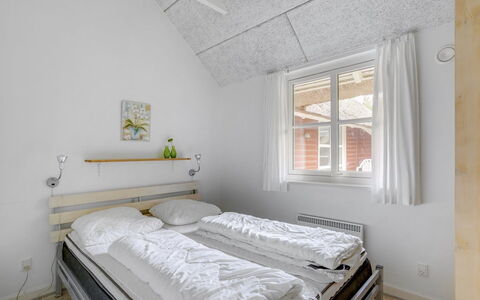 Jenna - 1.4Km from the Sea: Hout, Slaapkamer, Plafond, Flooring, Interieur Ontwerp, Bed, Verdieping, Meubilair, Bedding, Kamer