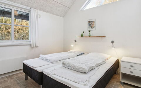 Jenna - 1.4Km from the Sea: Slaapkamer, Bed, Huis, Bedding, Plafond, Bed Frame, Laken, Freezing, Daylighting, Hoofdkussen