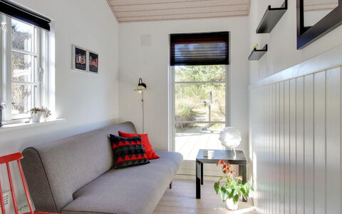 Soleil - 300M from the Sea: Meubilair, Flooring, Hout, Interieur Ontwerp, Verdieping, Plafond, Huis, Verlichting, Woonkamer, Kamer
