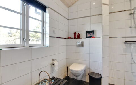 Soleil - 300M from the Sea: Flooring, Verdieping, Interieur Ontwerp, Loodgieterswerkinrichting, Kraan, Loodgieter, Plafond, Kamer, Tegel, Badkamer