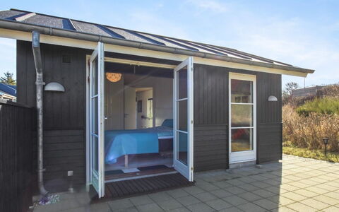 Soleil - 300M from the Sea: Gras, Huis, Dak, Huis, Verblijf, Struik, Land Lot, Landelijk Gebied, Boerderij, Groundcover