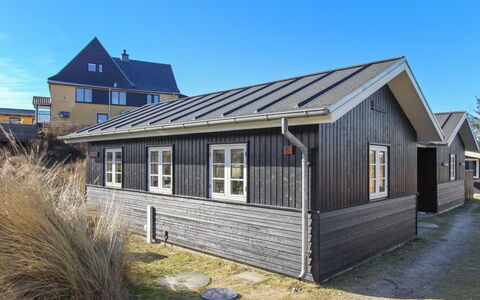 Soleil - 300M from the Sea: Gras, Huis, Dak, Huis, Verblijf, Struik, Land Lot, Landelijk Gebied, Boerderij, Groundcover