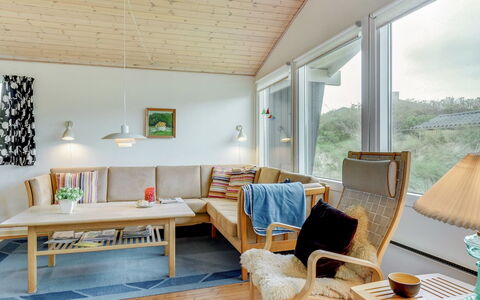 Galena - 100M from the Sea: Meubilair, Interieur Ontwerp, Flooring, Bankstel, Hout, Verdieping, Woonkamer, Plafond, Kamer, Verlichting