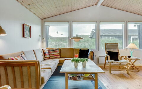 Galena - 100M from the Sea: Meubilair, Interieur Ontwerp, Hout, Bankstel, Flooring, Plafond, Verdieping, Huis, Woonkamer, Kamer