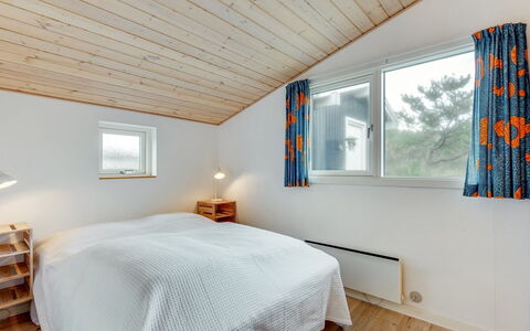Galena - 100M from the Sea: Hout, Plafond, Huis, Interieur Ontwerp, Slaapkamer, Verblijf, Bed, Hardwood, Daylighting, Beits