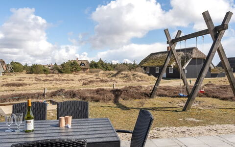 Ayda - 350M from the Sea: Struik, Stedelijk Ontwerp, Groundcover, Steen, Appartement, Landgoed, Metselwerk, Balkon, Landscaping