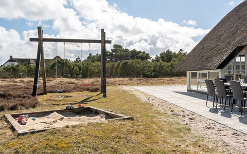 Ayda - 350M from the Sea: Struik, Stedelijk Ontwerp, Groundcover, Steen, Appartement, Landgoed, Metselwerk, Balkon, Landscaping