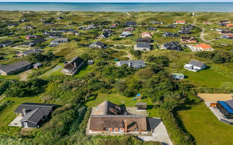 Ruse - 500M from the Sea: Thatching, Verblijf, Huis, Dak, Huis, Boerderij, Hut, Landgoed, Dorp
