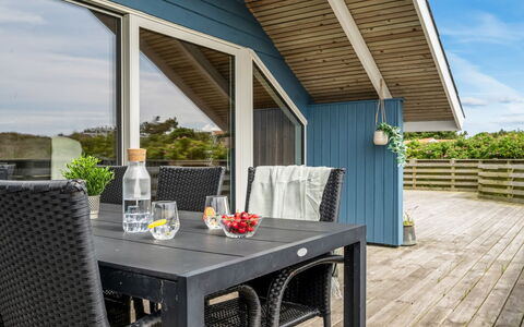 Valia - 400M to the Fjord: Hout, Meubilair, Flooring, Plafond, Huis, Houten Vloer, Veranda, Hardwood, Stoel, Verdieping
