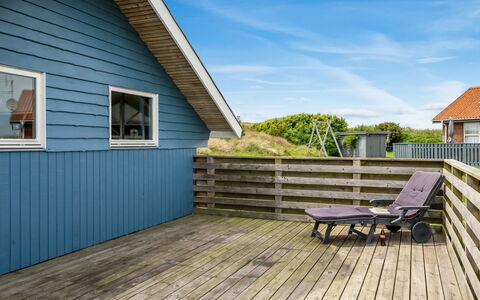 Valia - 400M to the Fjord: Blauw, Hout, Verblijf, Plank, Huis, Hardwood, Siding, Deur, Dek, Veranda