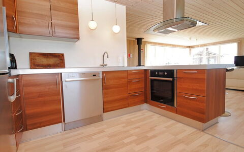 Ernbiorn - from the Sea: Flooring, Cabinetry, Meubilair, Verdieping, Countertop, Interieur Ontwerp, Houten Vloer, Hout, Lade, Keuken